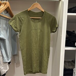 Lululemon Athletica Swiftly tech short sleeve hip length.